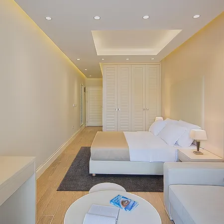Aria Aparthotel 4*