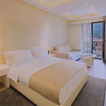 Aria Aparthotel 4*