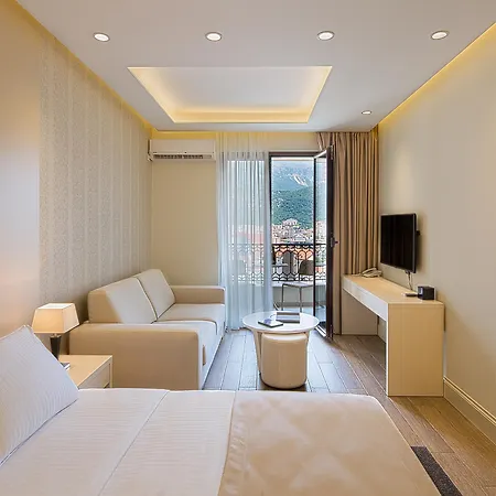 Aria Aparthotel 4*